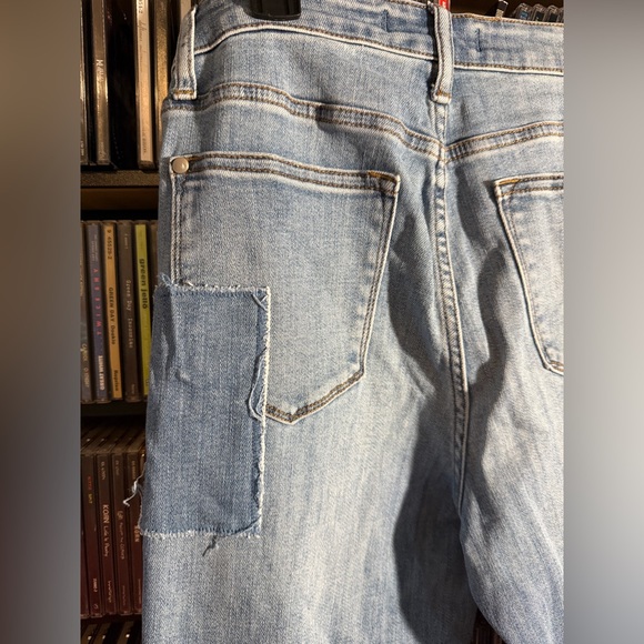 Judy Blue Boyfriend Fit Patchwork Jeans Women’s Size 5/27 Distressed Denim - Picture 6 of 7